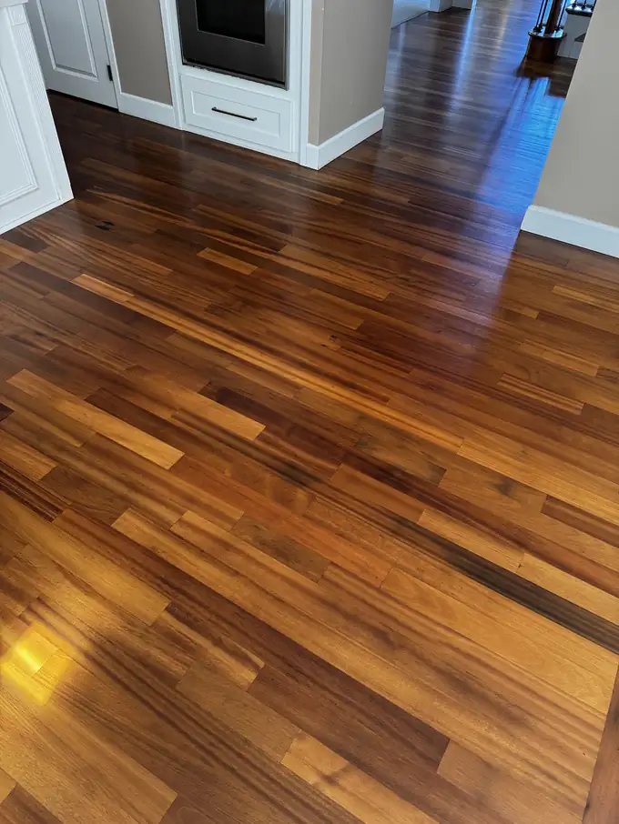 Tatajuba hardwood running from the kitchen into the hallway after refinishing